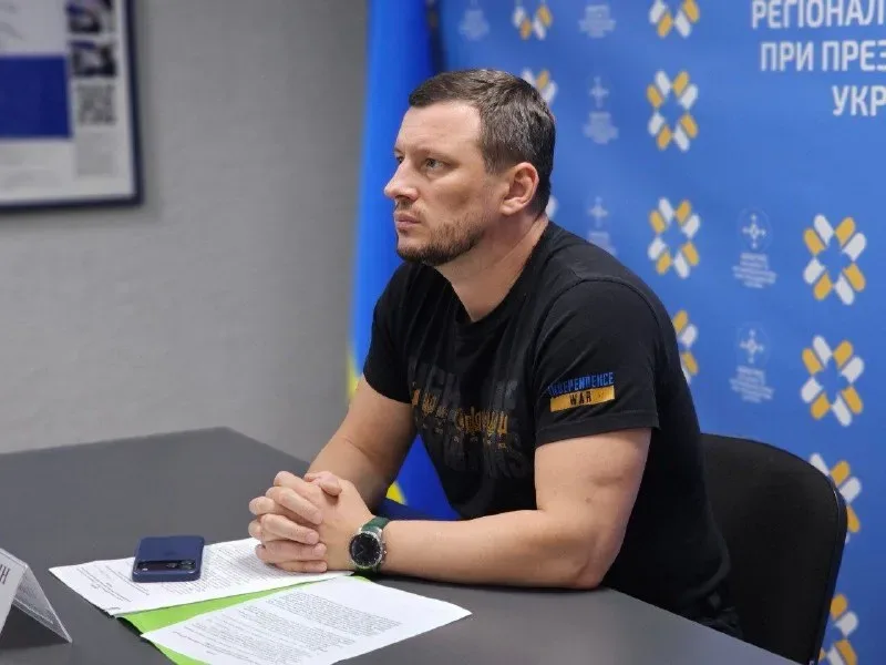 Лікарі проводять обстеження пацієнта в медичному закладі за програмою «Скринінг здоров'я 40+» 1