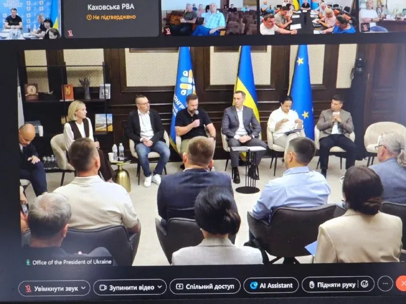 Лікарі проводять обстеження пацієнта в медичному закладі за програмою «Скринінг здоров'я 40+» 3