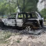 Рятувальники розбирають завали після російських обстрілів у Херсонській області.
