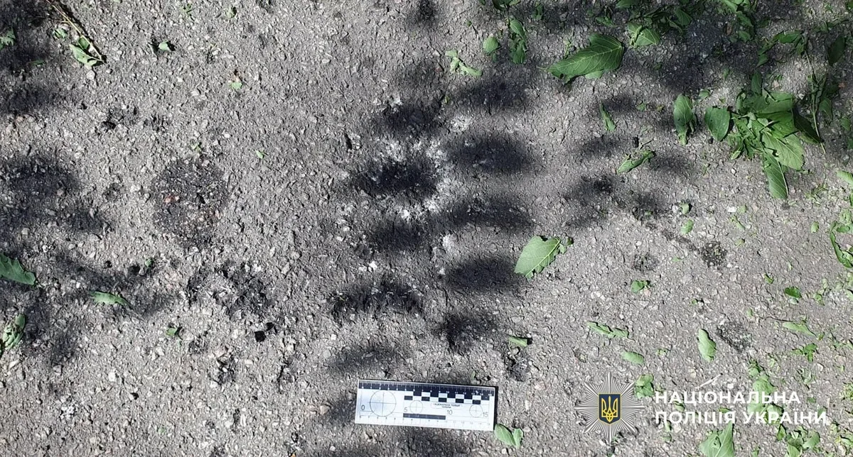 Рятувальники розбирають завали після російських обстрілів у Херсонській області. 3