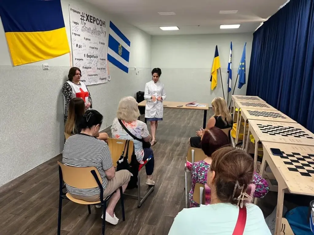 У Хмельницькому херсонці безкоштовно обстежились у лікарів Червоного Хреста