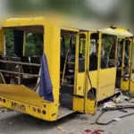 Пошкоджена маршрутка після атаки безпілотника у Херсоні