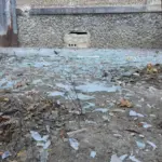 Наслідки атаки російського дрона на цивільний автомобіль у Херсоні
