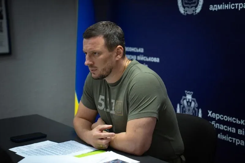 Пошкоджені лінії електропередач та будівлі в Херсоні після російських обстрілів, що спричинило загрозу надзвичайної ситуації 1