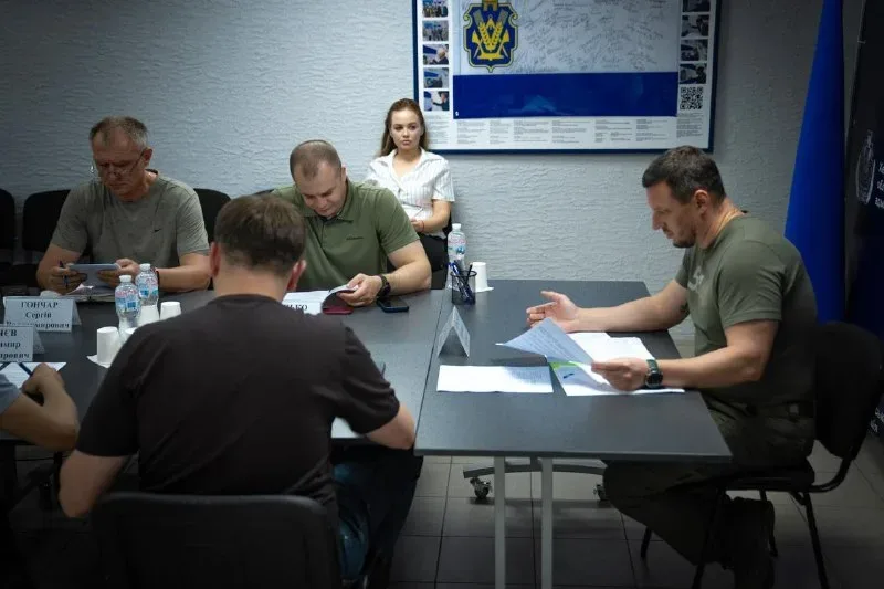 Пошкоджені лінії електропередач та будівлі в Херсоні після російських обстрілів, що спричинило загрозу надзвичайної ситуації 2