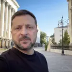Президент України Володимир Зеленський виступає перед камерами, говорячи про загрози ракетних ударів та необхідність посилення ППО.