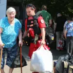 Дмитро Лубінець виступає на форумі, порушуючи проблему відсутності реального обліку ВПО в Україні та в Херсоні.