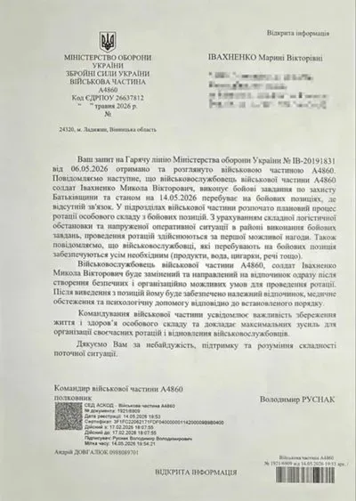 Втомлений військовослужбовець на передовій у бліндажі, виснажений та сумний 2