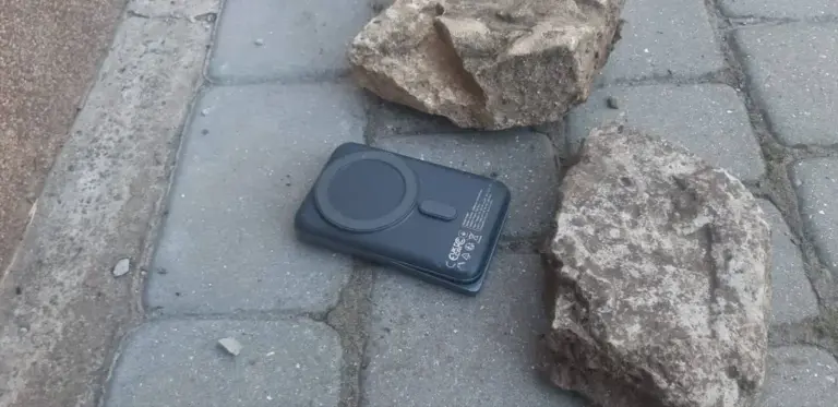 Вибуховий пристрій, замаскований під повербанк, знайдений в Херсоні, попередження про небезпеку