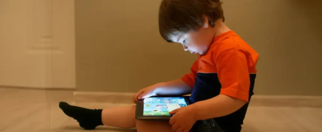 Як безпечно знайомити дошкільнят із гаджетами і YouTube Kids