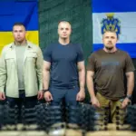 Ярослав Шанько, начальник Херсонської МВА, передає безпілотники бійцям спецпідрозділу КОРД у Херсоні