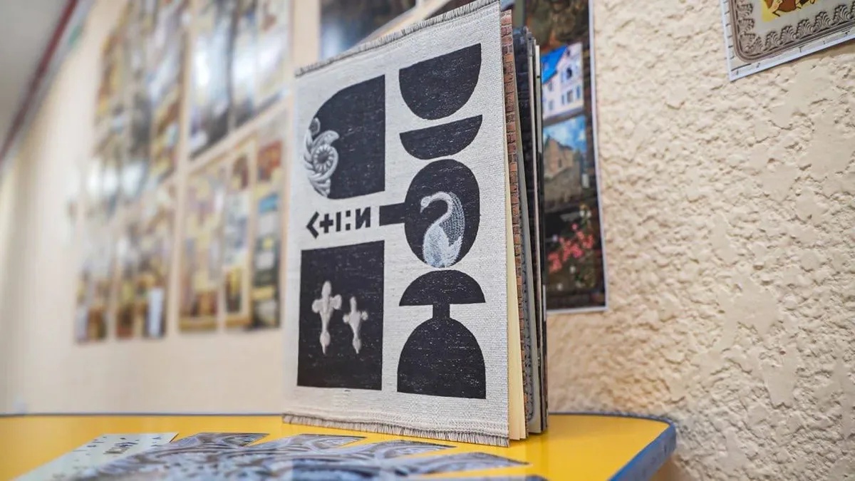 Презентація мальопису “СТІНИ”, що висвітлює культурну спадщину Херсонщини та її збереження 7