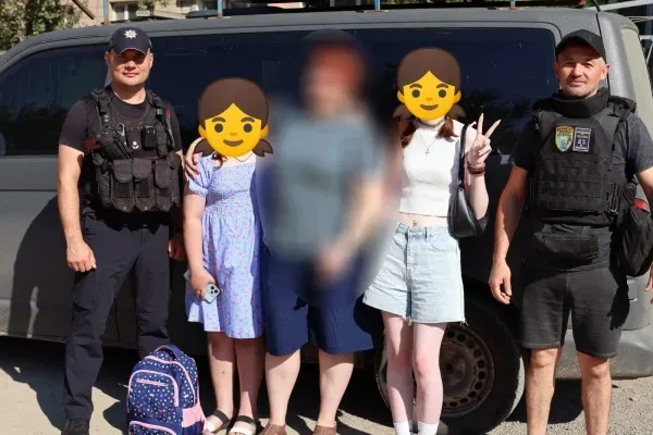 З найнебезпечнішого району Херсона евакуювали 41-річну матір з доньками 13 та 16 років