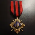 Нагрудний знак «Золотий хрест», вручений родині загиблого бійця Павла Кушнаренка