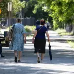 Схема чи ілюстрація електронного реєстру житла для ВПО, що відображає інтерактивну карту та заявки на проживання.