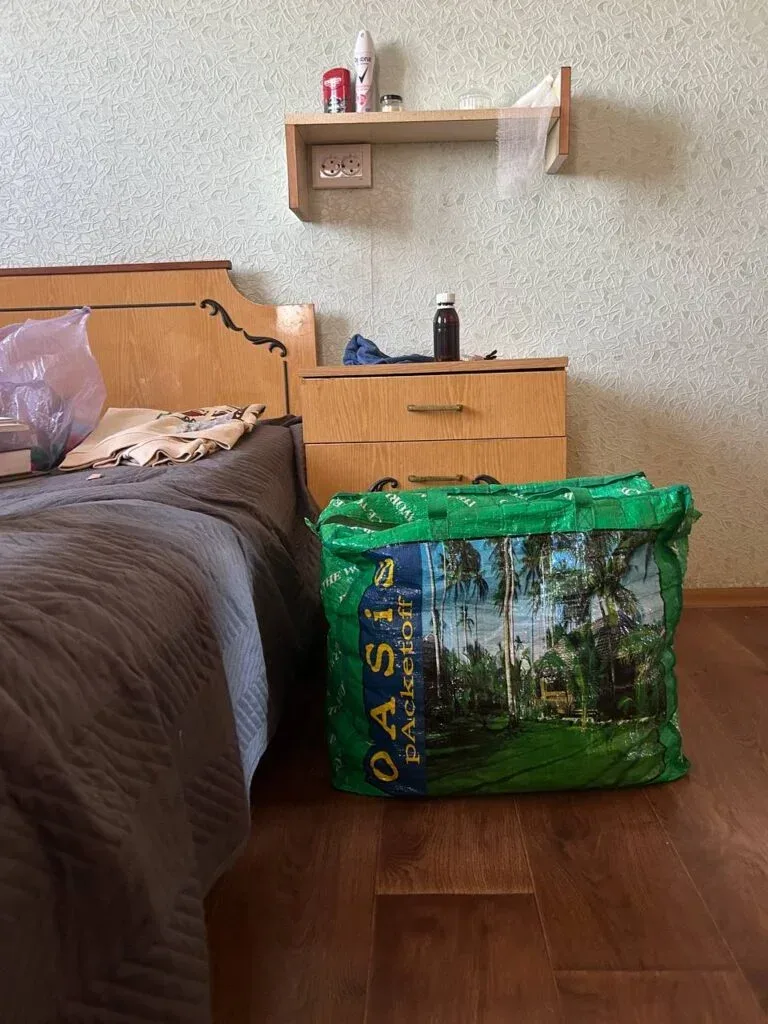 Родина, яка пережила обстріли в Херсоні, приймає рішення про евакуацію з міста 3