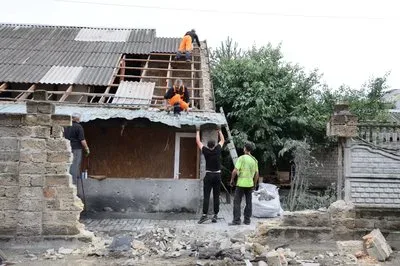 Пошкоджений будинок у Корабельному районі Херсона після обстрілу російськими військовими 2