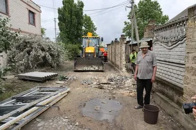 Пошкоджений будинок у Корабельному районі Херсона після обстрілу російськими військовими 3
