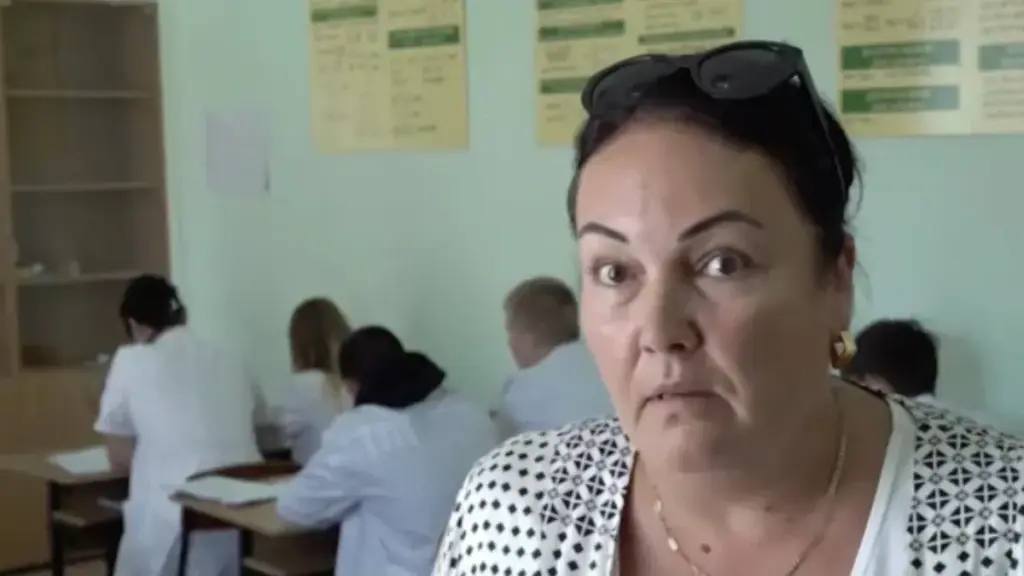 Жителька Генічеська працює на окупантів, але отримала візу до Канади