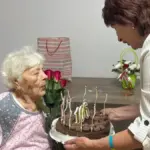 Ольга Будникова, довгожителька з Херсона, святкує своє 106-річчя, свідчення довгого життя та стійкості