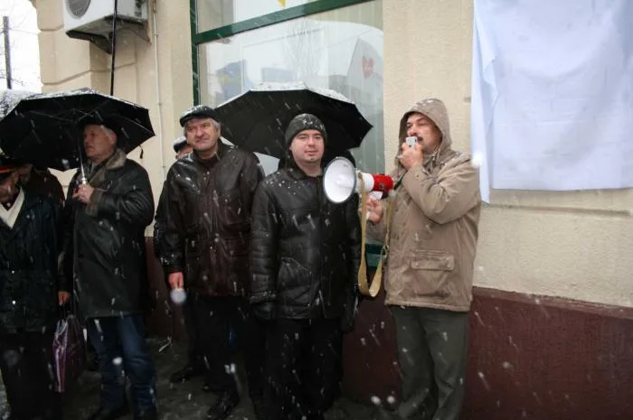 В Херсоне открыли мемориальную доску в честь культурного общества “Украинская хата”.