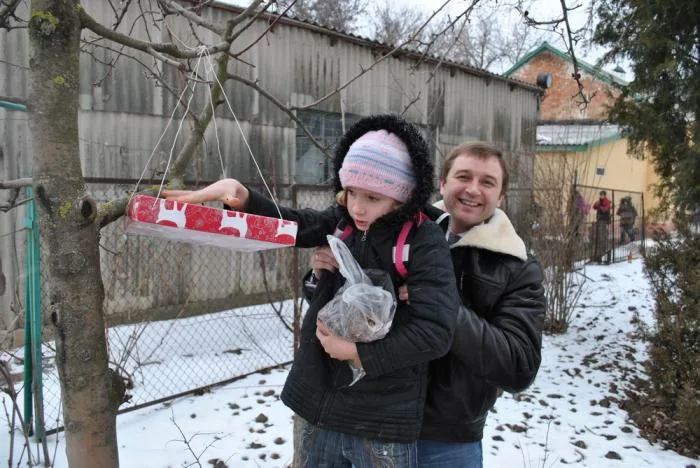 В Херсоне проходит ежегодная акция «Поможем зимующим птицам»