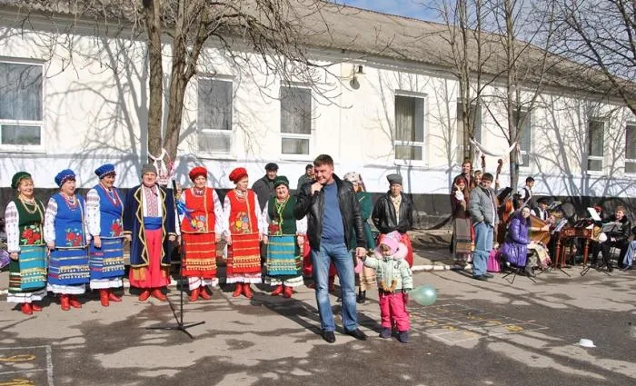 В Антоновке прошли народные гуляния в честь Масленицы