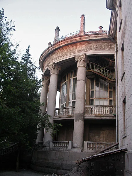 Сгоревший в 2007 году Новокаховский дом культуры восстановят к сентябрю 2013 года