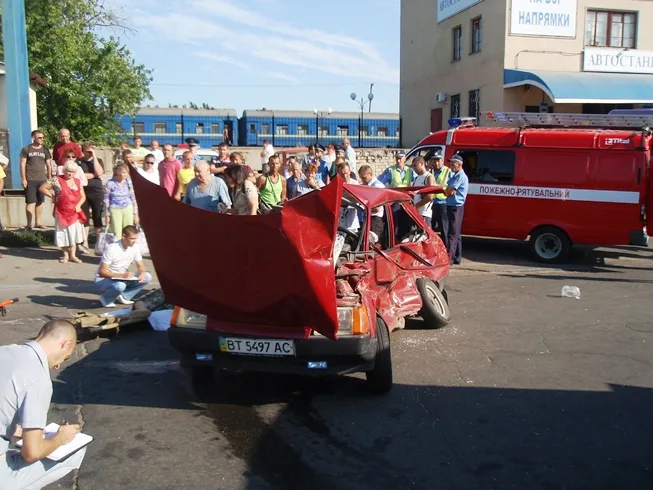 В Херсоне в ДТП с участием маршрутки погибли 3 человека (уточнено)