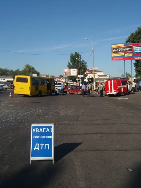 В Херсоне в ДТП с участием маршрутки погибли 3 человека (уточнено)