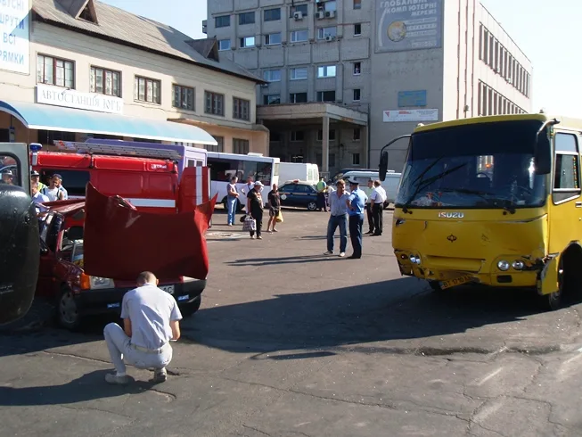 В Херсоне в ДТП с участием маршрутки погибли 3 человека (уточнено)