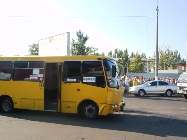 В Херсоне в ДТП с участием маршрутки погибли 3 человека (уточнено)