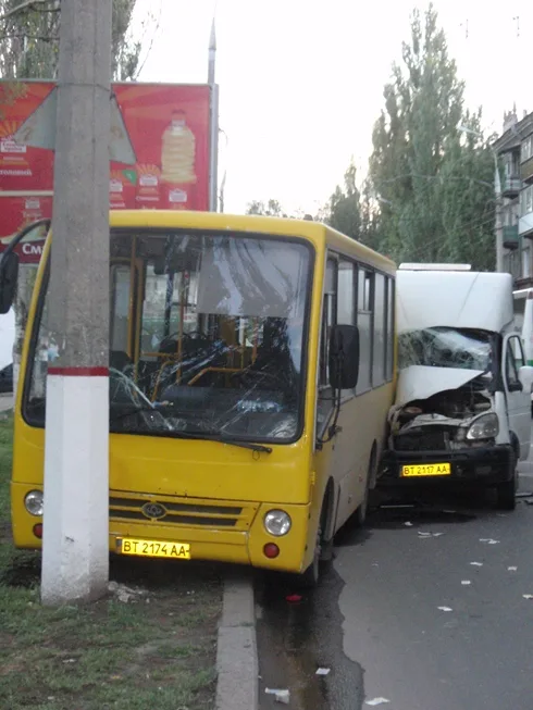 В Херсоне маршрутки отправили в больницу 5 херсонцев (уточнено)