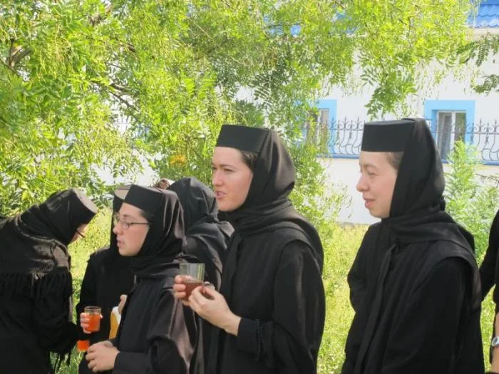 Херсон посетила паломническая группа сестер румынского монастыря