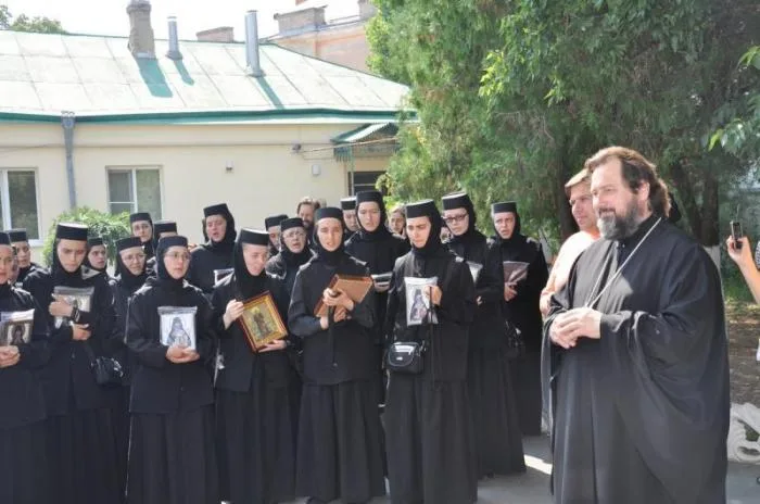Херсон посетила паломническая группа сестер румынского монастыря