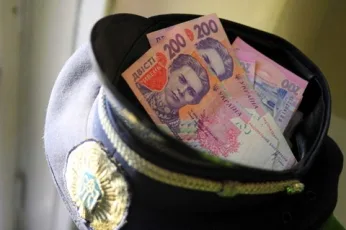 Дело о новокаховском налоговике-взяточнике направлено в суд