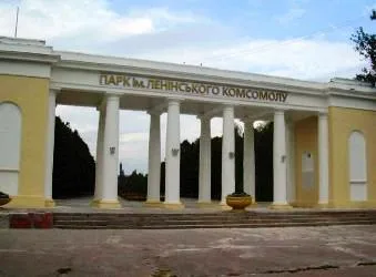 Мэрия Херсона не может найти хозяев самостроев в парке им. Ленинского комсомола