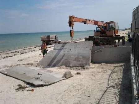 Прокуратура продолжает сносить самострои вдоль морей