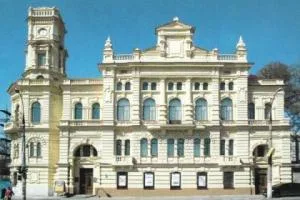 На 35-летние Херсонскому областному художественному музею им. Шовкуненко подарили картины