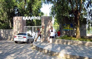 Прокуратура требует обеспечить свободный доступ херсонцев на пляж «Лилея»