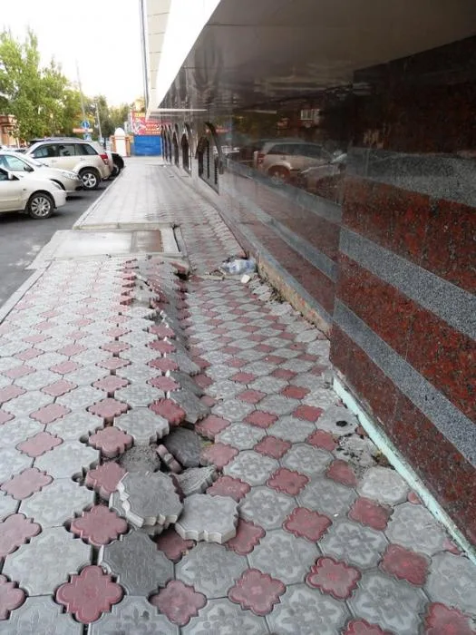 ТЦ “Суворовский”: все глубже, и глубже, и глубже…