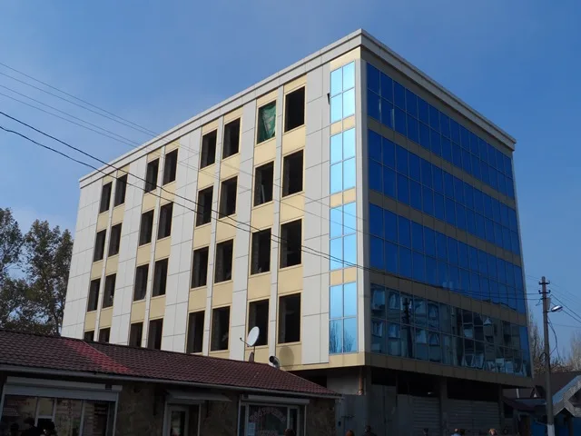 Демонтаж самостроя в центре Херсона – в разгаре