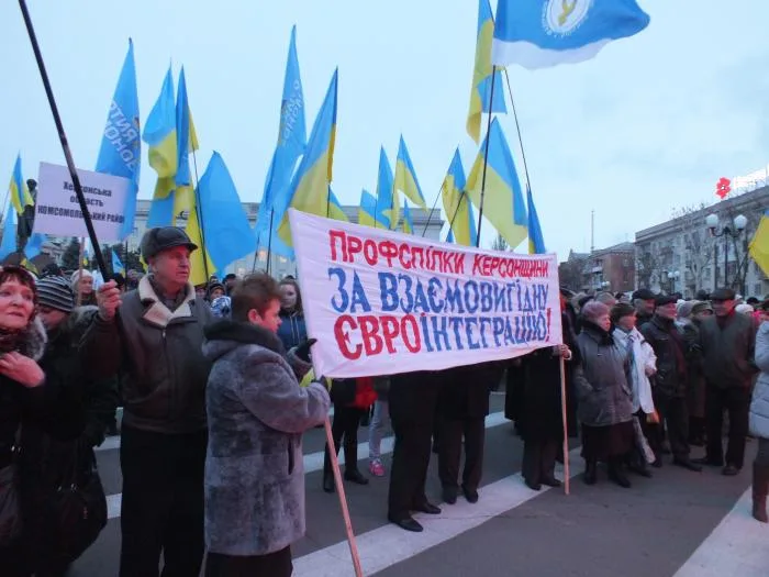 Херсонские регионалы во главе с губернатором провели свой Майдан