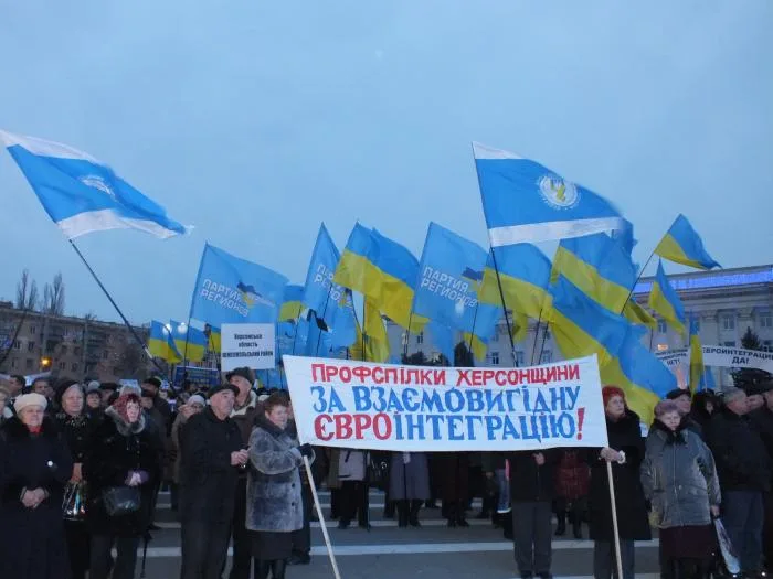 Херсонские регионалы во главе с губернатором провели свой Майдан