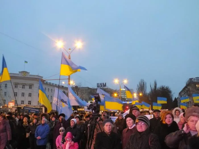 Херсонские регионалы во главе с губернатором провели свой Майдан