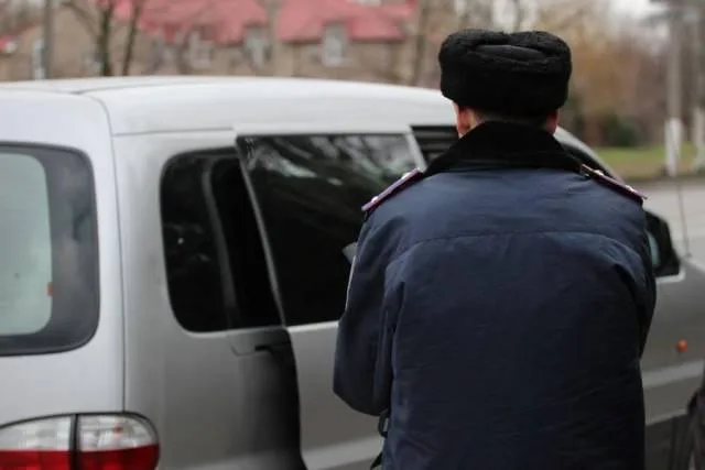 Появились фото поврежденного микроавтобуса, который вез “евромайдановцев”