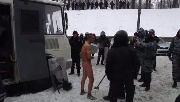 Обнародовано видео издевательств "Беркута" над голым демонстрантом (дополнено)