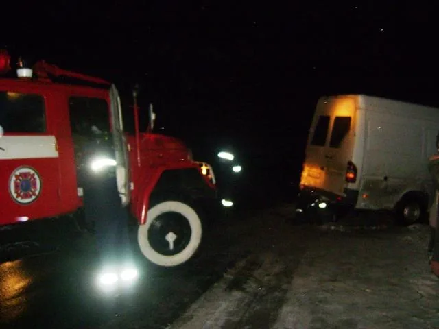 На генической трассе попали в снежный плен уже четыре автомобиля