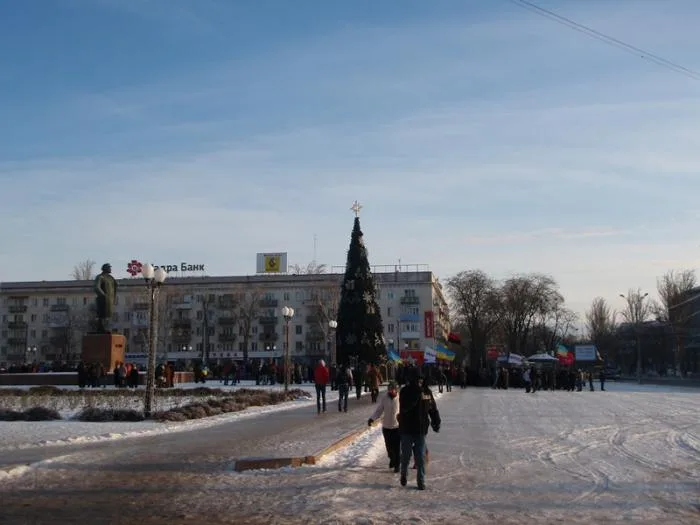 Перед Херсонской ОГА мирное противостояние (дополнено)