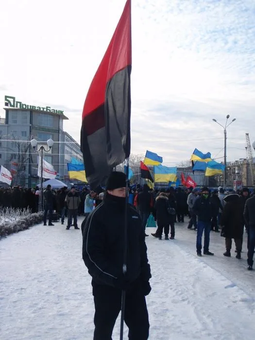 Перед Херсонской ОГА мирное противостояние (дополнено)